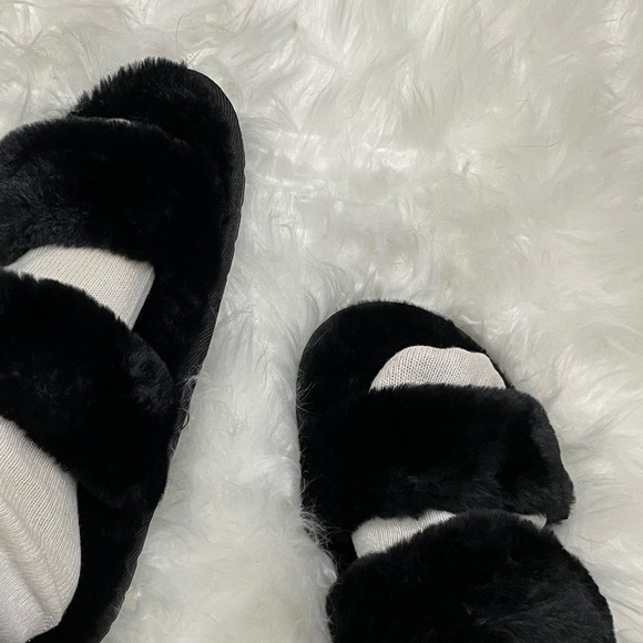 ✨New✨ Black Fuzzy Slippers - Picture 3 of 6
